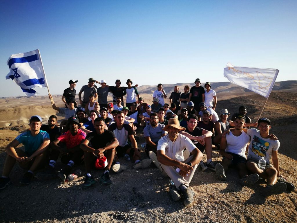 מלח הארץ קבוצה בנים